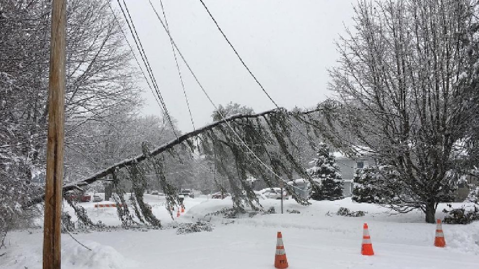 Heavy Snow Causes Thousands Of Power Outages | WGME