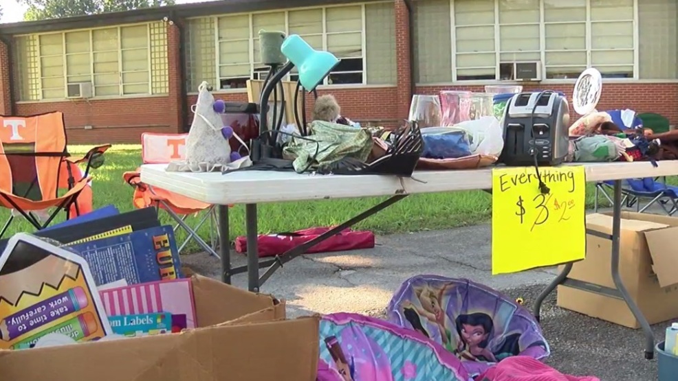 Dupont Elementary teachers host yard sale to raise money for classrooms