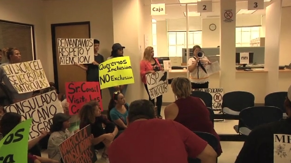 Manifestación en Consulado de México en Portland KUNP