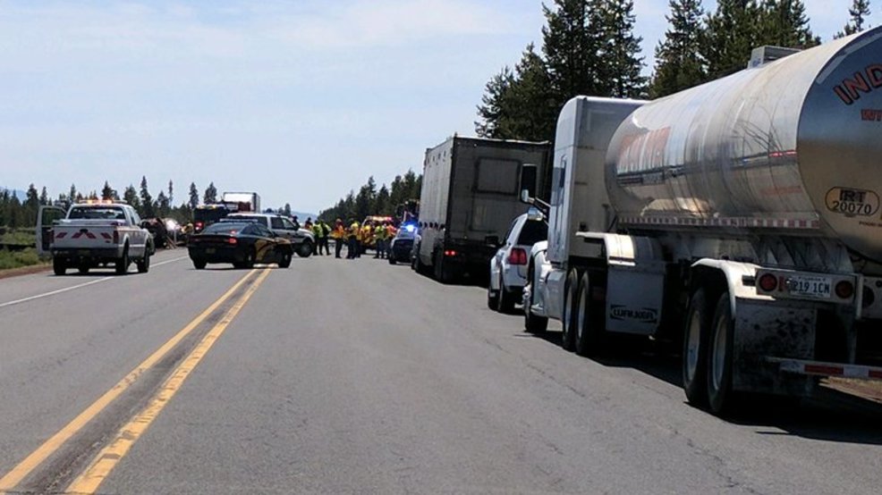 Fatal crash closes Hwy 97 north of La Pine KMTR