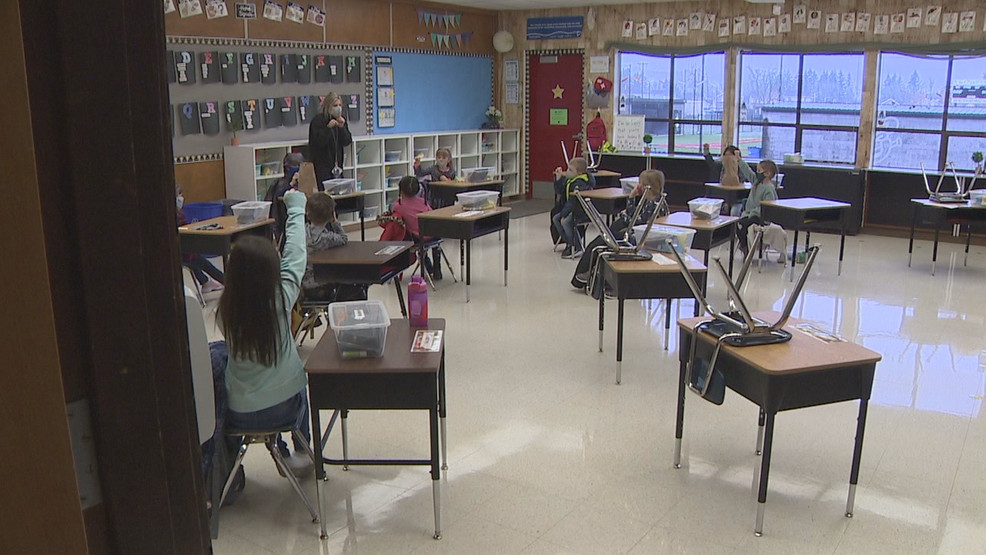 Estudiantes de primaria de Estacada inician cursos de modalidad híbrido