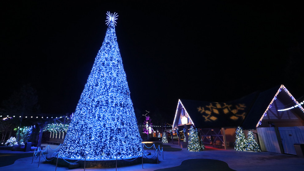 Dollywood Celebrates Christmas With 5 Million Lights, New Fireworks ...