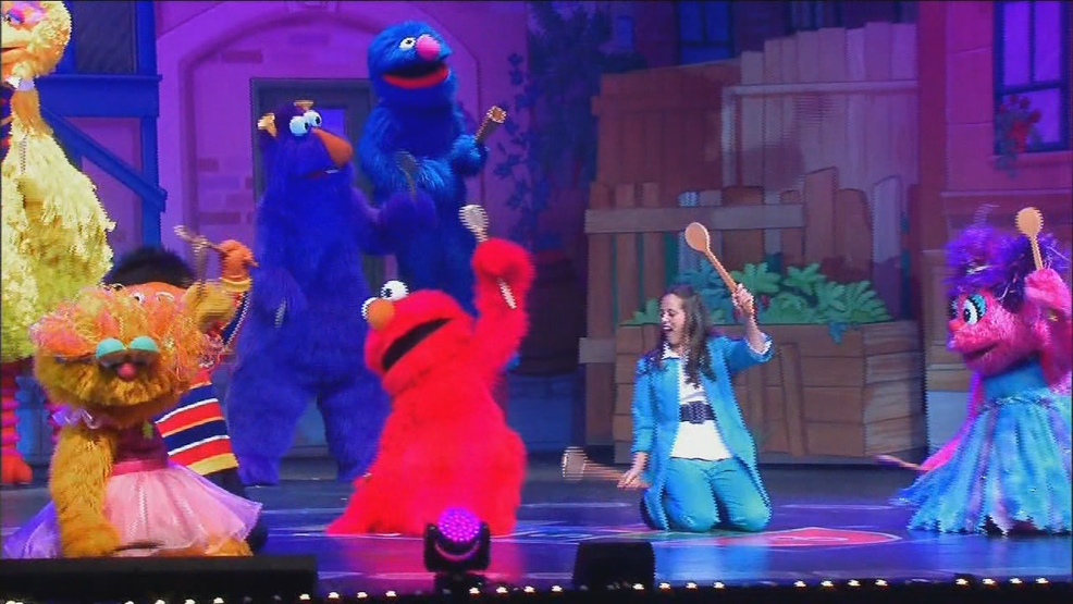 Sesame Street Live Elmo Makes Music Katu