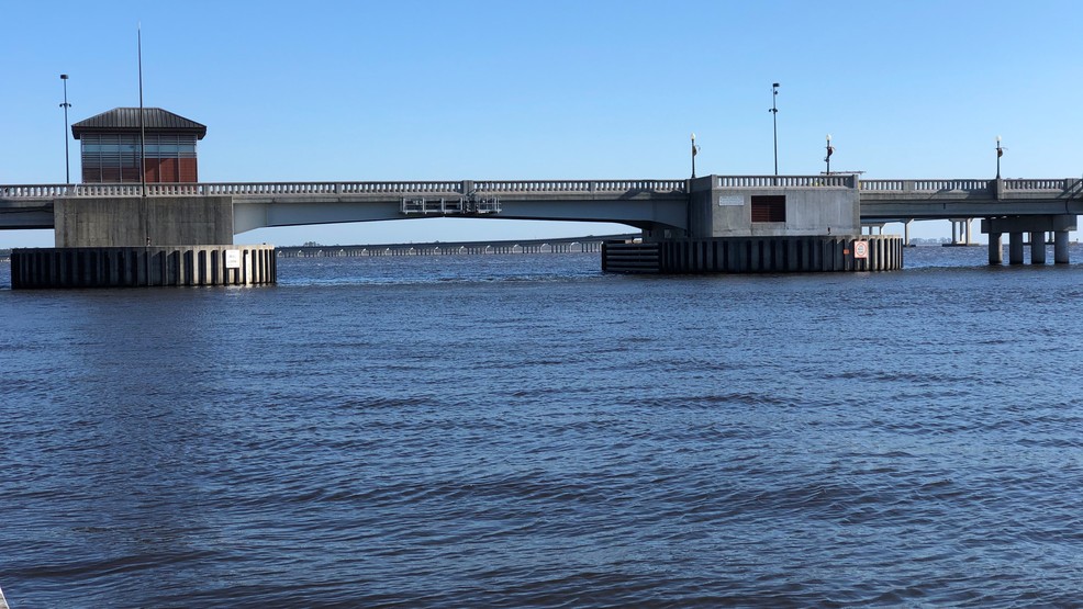New Bern drawbridge reopens after being stuck WCTI