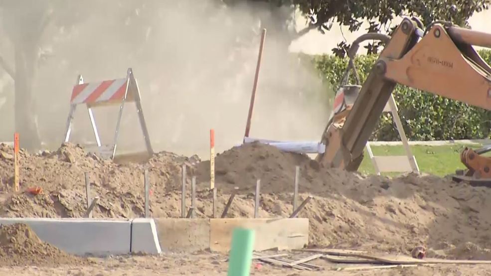 Natural gas leak causing traffic problems in west Bakersfield KBAK