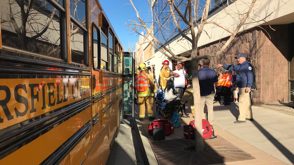 'Very minor injuries' in downtown Bakersfield school bus crash | KBAK